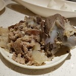 海底撈火鍋 - 豚骨のアップ