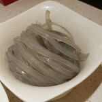 海底撈火鍋 - さつまいも太春雨のアップ