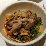 海底撈火鍋 - ラム肉を乗せて