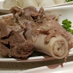 海底撈火鍋 - 豚骨のアップ