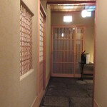 馳走なかむら - 店内から玄関を見て