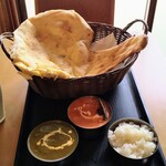 Royal Nan House Indian＆Nepali Restaurant - とにかくでかいナン！！！