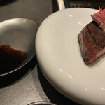 北海道焼肉 北うし - 3週間熟成知床和牛シャトーブリアン、特製醤油で