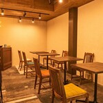 ドラマチックカリー ゴールデン中崎 - テーブル10席