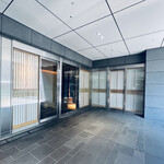 鮨 さいとう - 外に看板は無かった　夜は灯籠が出る