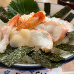 Kikuichi - カニ海鮮丼 1150円。