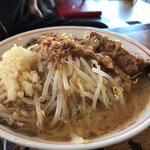 ラーメン二郎 - 連れの小ラーメン　野菜少なめ・にんにく・脂。