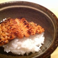 千翠 - 穴子。骨切りも丁寧。
                ご飯も土鍋でその場で炊くので、シンプルながら味わいが深いです。
                