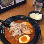 Misoramensemmontemmenyaisshin - 赤辛味噌ラーメン　ランチのライス(無料)