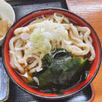 十萬石 - ミニうどんとの事ですが、ボリュームがあります。このうどんだけでもわたしのお腹は満たされました。