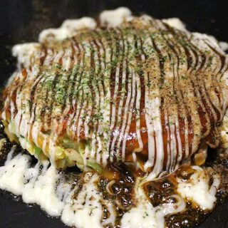 `` Okonomiyaki'' where you can enjoy the taste of Osakaen, a popular restaurant in Shin-Okubo