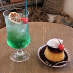 オールシーズンズ コーヒー - メロンソーダ　600円　＆　プリン　600円