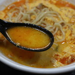 餃子乃寶 - 炎の玉子麺のスープ