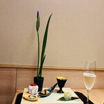 Kitashinchi Torishou Ren - 食前酒　スパークリング
                        前菜　季節のお楽しみ五種