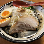 麺家はる - 黒ラーメンに味玉