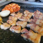 韓国焼肉専門店 ヤキバンザイ - カリッとジューシーな焼き上がり