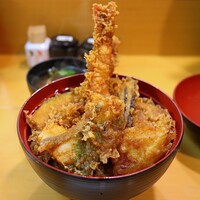 北新地 天富 - W海老天丼(2,000円)
                    海老2尾･白身魚の大葉包み･イカ
                    蓮根･ピーマン･茄子･かぼちゃ