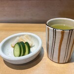 天ぷらと天丼 五島 - お茶とおしんこ