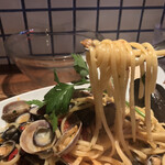 トラットリア・築地パラディーゾ - トラットリア・築地パラディーゾ(東京都中央区築地)本日入荷した新鮮な貝類とチェリートマトのペスカトーレ風リングイネ
