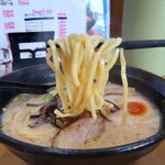 Kune Kune Ramen - 麺リフト　太平麺となる