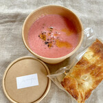 Noufu パンとおやつとスープ - じゃがいもとビーツのポタージュwith新にんにくのフォカッチャ