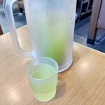 丸源ラーメン - ありがたい緑茶！