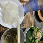 megaindhianzusute-kihausu - ご飯とスープとサラダ