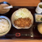 Tonkatsu Santa - ロースかつ定食 （御飯軽め）　１３８０円　(2022/04)