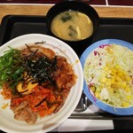 Matsuya - 牛焼ビビン丼野菜セット　690円