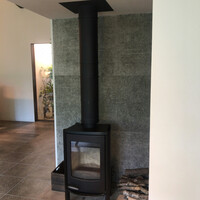 レヴォ - 店内、暖炉