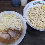 ラーメン二郎 - ラーメン  850円  つけ麺  100円