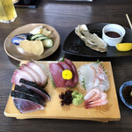 Shunsensakaba Irasshai - 生組(鮮魚の盛り合わせ5点、漬物盛り、生牡蠣)