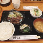 清野太郎 - 牛タン定食