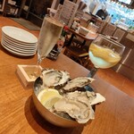 魚とワインはなたれThe Fishand Oysters - 