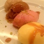 Les deux - 左から、メレンゲ、キャラメル、ブラッドオレンジ、バニラのアイス