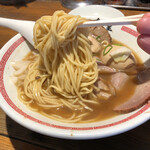 松戸中華そば 富田食堂 - 麺リフト。柔めです。