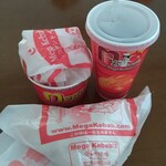 Mega Kebab 岩倉店 - ポテトがコーティングされているカップ入りというのは珍しいですね。
