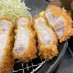 とんかつ 栄ちゃん - ライトサイド。脂身たんまりにんまり。