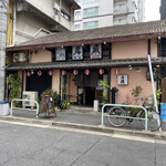 彦蔵 - お店の外観です。土地が高いこの界隈で平家は珍しい！