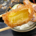 とんかつ 栄ちゃん - 今日はパイナップルフライ。デザート感覚で。