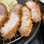 とんかつ 栄ちゃん - ライトサイド。病みつきになる旨みの脂身たんまりにんまり。