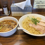 濃厚つけ麺茜堂 - 味噌つけ麺 てんこ盛 1100円 ＋ 味玉 120円
      ※味玉はスープに沈んでいて見えません。
      2022年5月25日