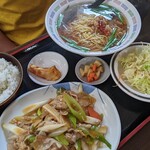 中国料理 九龍居 - 日替りランチ・豚肉ネギ炒め(台湾ラーメン選択・麺増量)