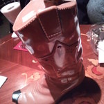 バー クラスター - ブーツや、ハイヒールの形をしたボトルもあって面白い。