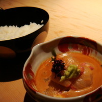 うち山 - ご飯と鯛の胡麻醤油漬け