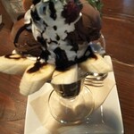 雪詩慕雲 - チョコレートパフェ。