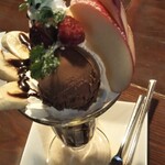 雪詩慕雲 - チョコレートパフェ。
