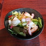 天空飲茶酒家 - スペシャル丼セットのサラダはシーフード
