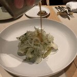 est - ラングスティーヌ　フェンネル　にブイヤベースのソースを掛けます、