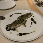 est - 出汁とオイル、バルサミコのソースを掛けて完成